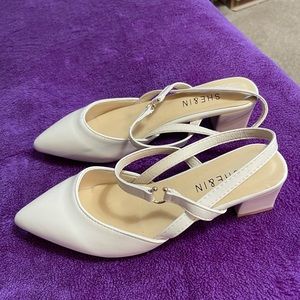 Point toe slingback chunky heels